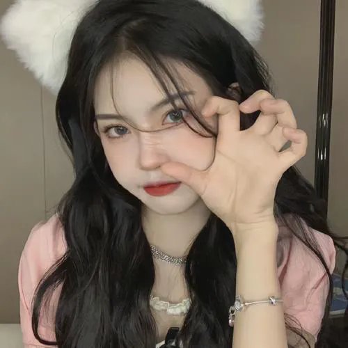追梦的黎族女娃娃